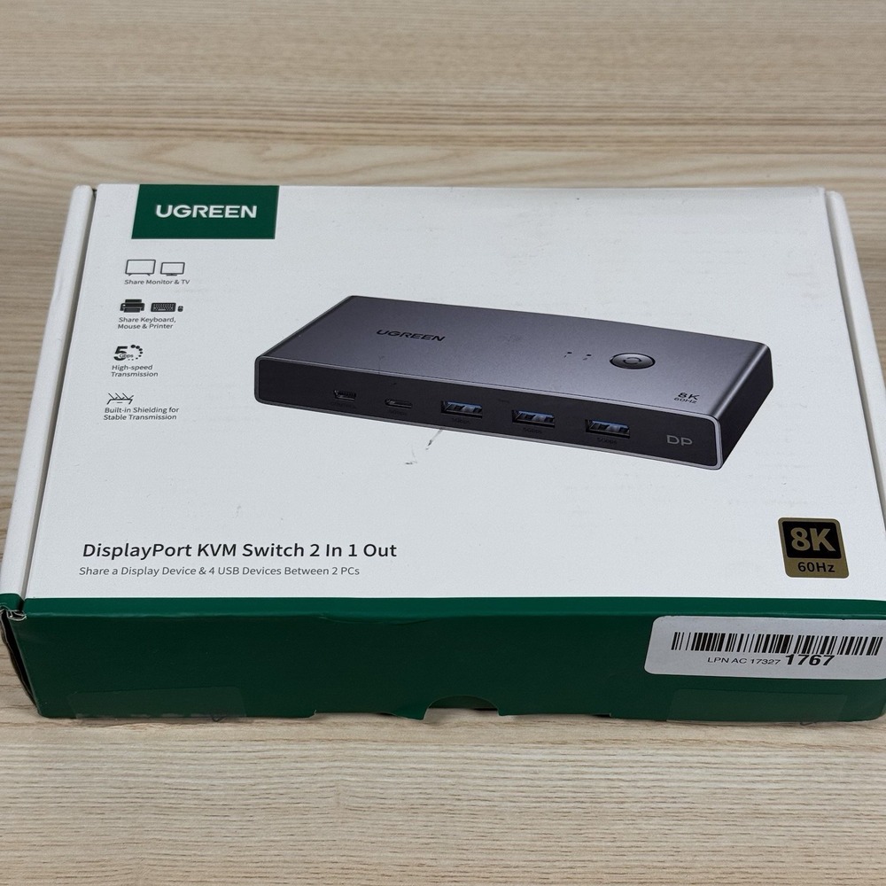 UGREEN CM695 8K Displayport KVM Switch DP 1.4 USB 3.0 USB-C 2 in 1 Out